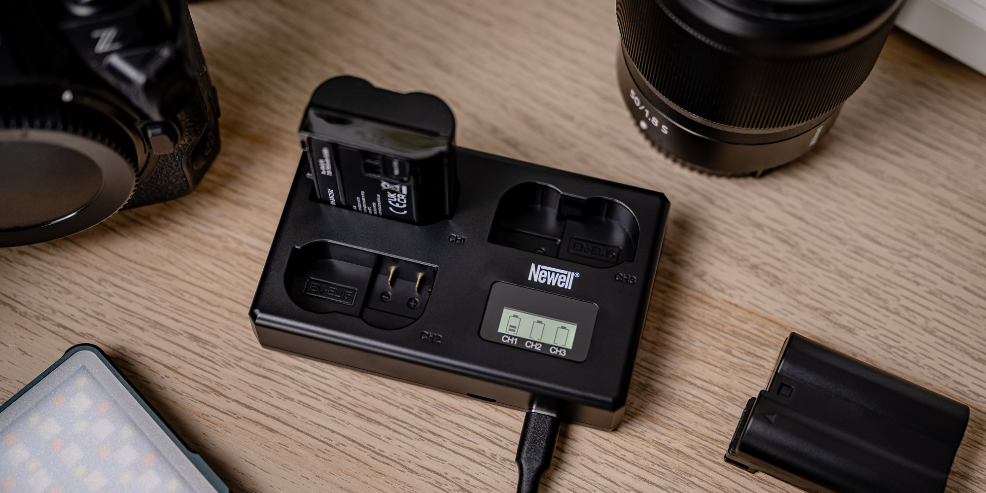 Потрійний зарядний пристрій Newell TT-USB-C для акумуляторів EN-EL15 (NL4806)