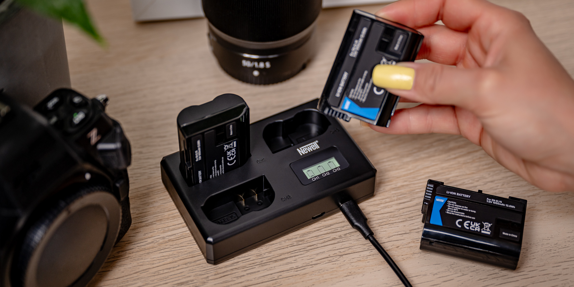 Потрійний зарядний пристрій Newell TT-USB-C для акумуляторів LP-E6 (NL4805)